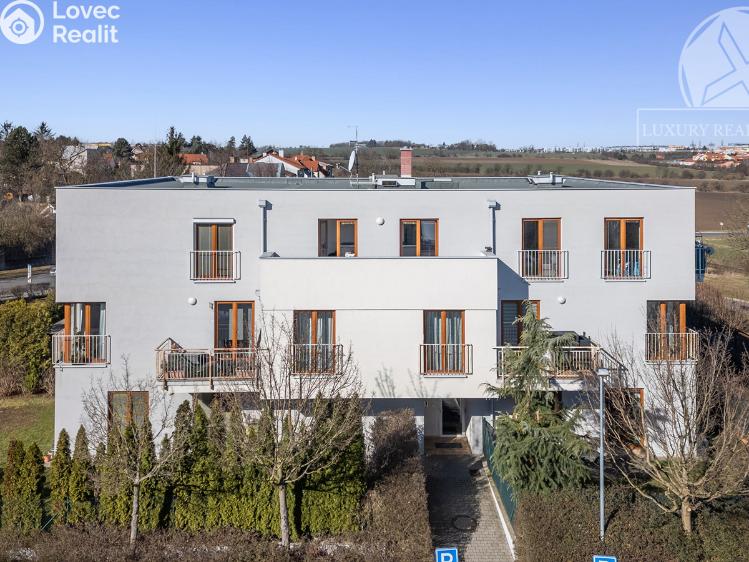 Prodej bytu 1+KK Zbuzany, Lomená č. 19