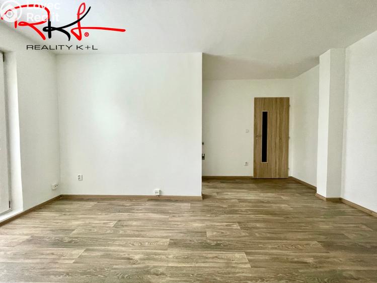 Sale apartment 1+1 Milovice, Spojovací č. 4