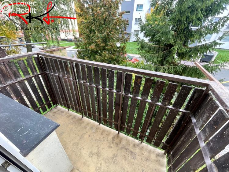 Sale apartment 1+1 Milovice, Spojovací č. 9