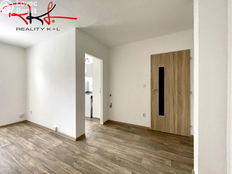 Sale apartment 1+1 Milovice, Spojovací č. 12