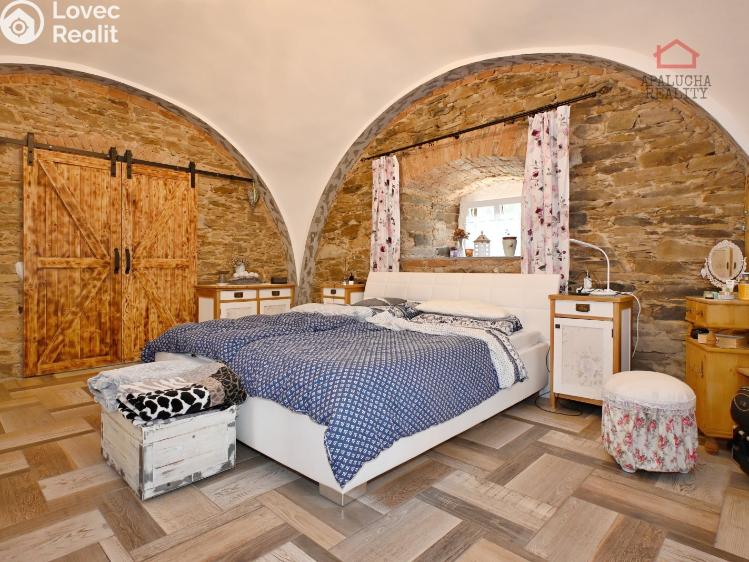 Sale historical properties Malotice č. 6
