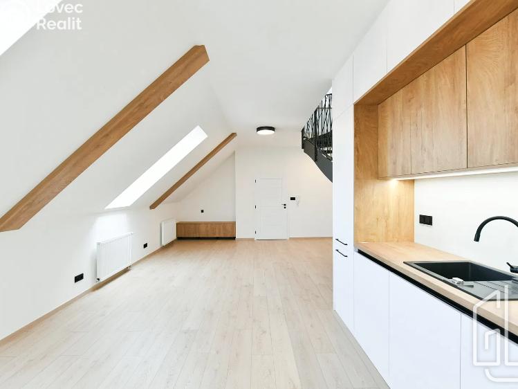 Pronájem bytu 4+KK Praha, Bartoškova č. 4