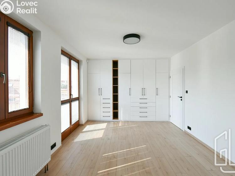 Pronájem bytu 4+KK Praha, Bartoškova č. 8