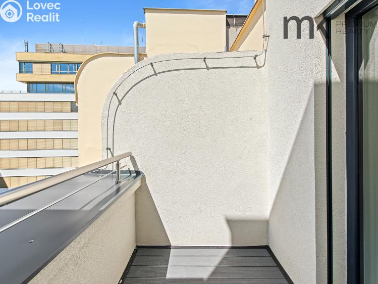 Pronájem bytu 1+KK Praha, Na bitevní pláni 1185/40 č. 9