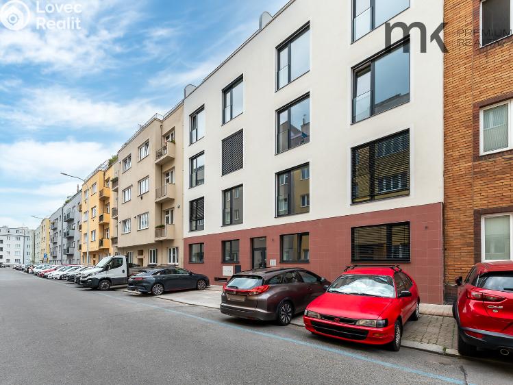 Pronájem bytu 1+KK Praha, Na bitevní pláni 1185/40 č. 12