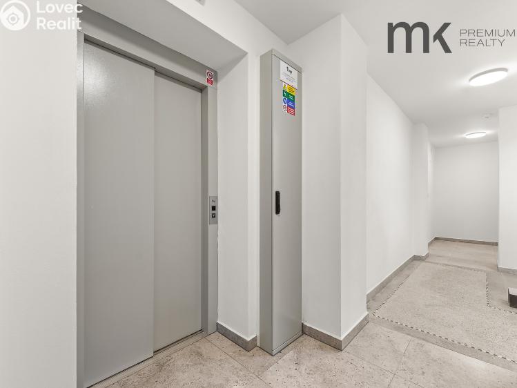 Pronájem bytu 1+KK Praha, Na bitevní pláni 1185/40 č. 14