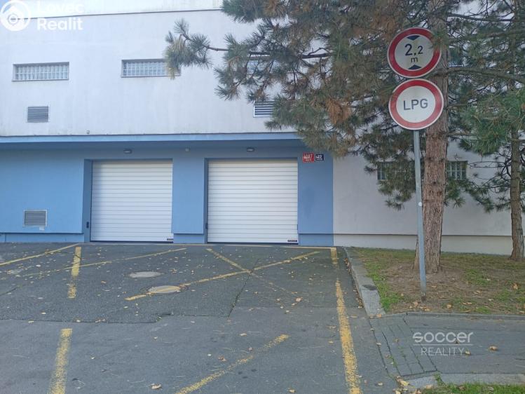 Prodej garážového stání Praha, Přeštická č. 8