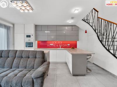 Sale apartment 4+KK Praha-Koloděje, Podzámecká č. 2