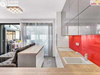 Sale apartment 4+KK Praha-Koloděje, Podzámecká č. 4