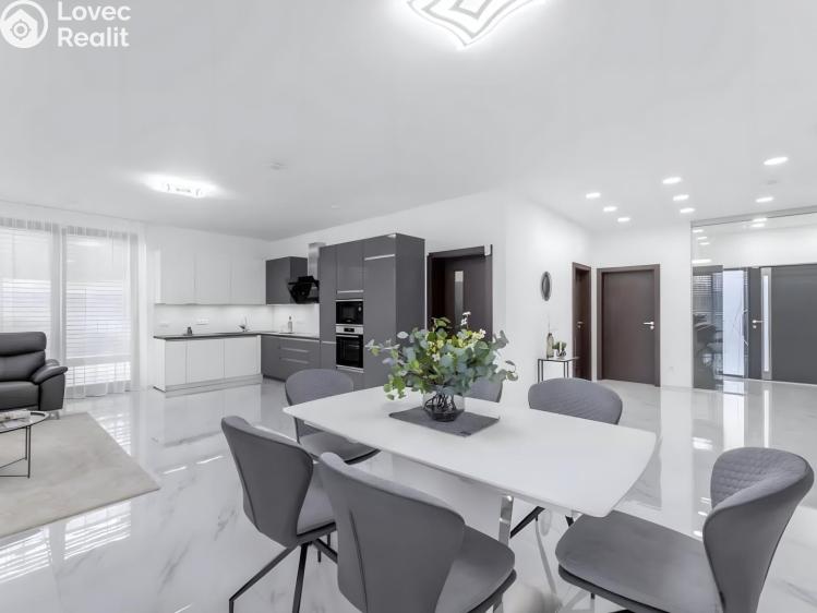 Prodej rodinného domu Praha, Dostálova 2389/14 č. 5