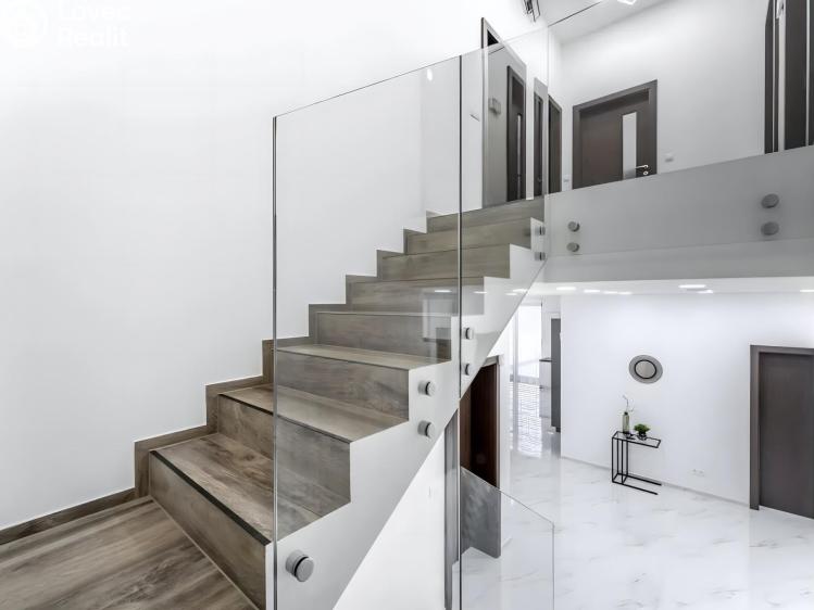 Prodej rodinného domu Praha, Dostálova 2389/14 č. 7