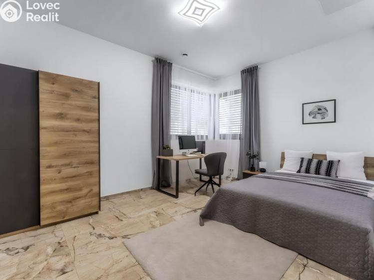 Prodej rodinného domu Praha, Dostálova 2389/14 č. 13