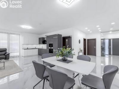 Prodej rodinného domu Praha, Dostálova č. 5