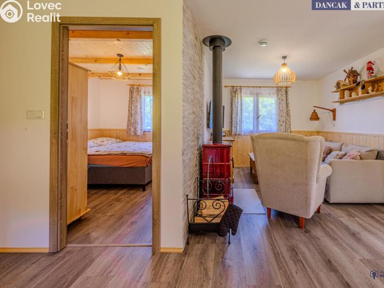 Sale hut Trojanovice č. 7