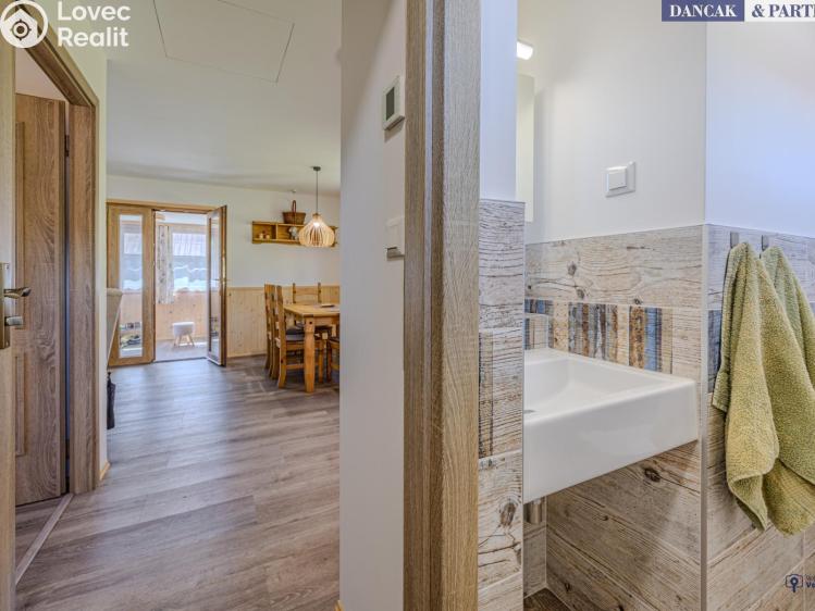 Sale hut Trojanovice č. 8