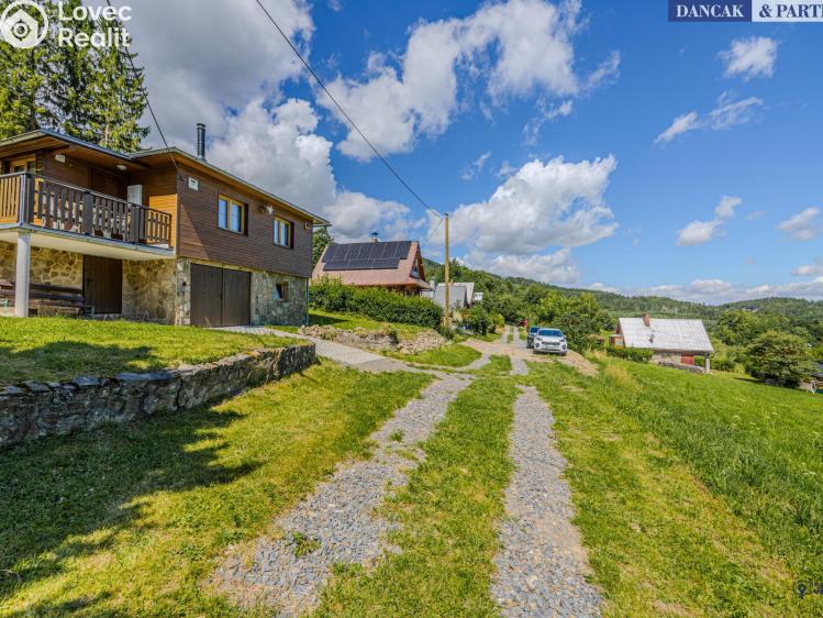 Sale hut Trojanovice č. 15