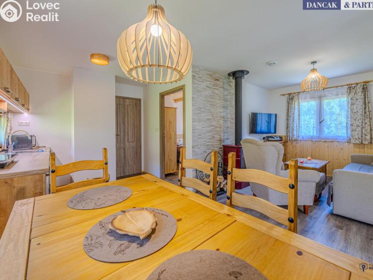 Sale hut Trojanovice č. 17