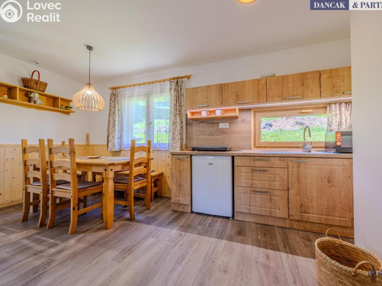 Sale hut Trojanovice č. 18