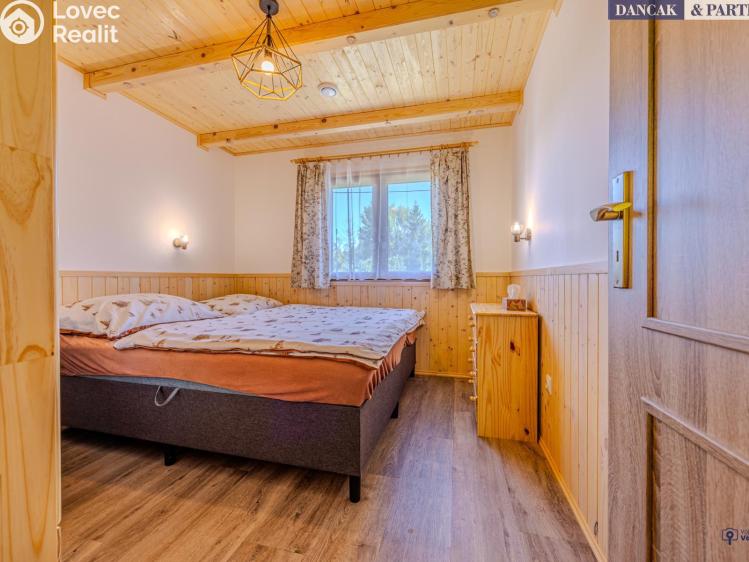 Sale hut Trojanovice č. 19