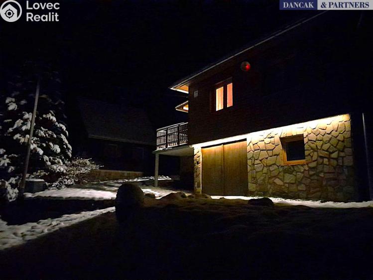 Sale hut Trojanovice č. 24