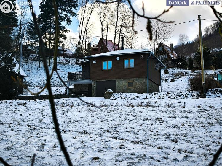 Sale hut Trojanovice č. 27