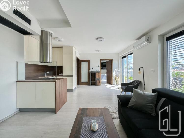 Rent apartment 2+KK Praha, Křížová 3332/39 č. 4