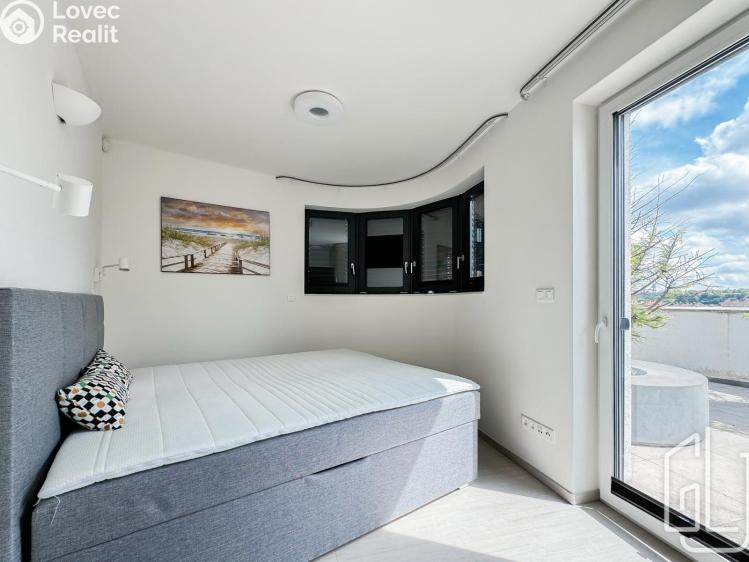 Rent apartment 2+KK Praha, Křížová 3332/39 č. 6