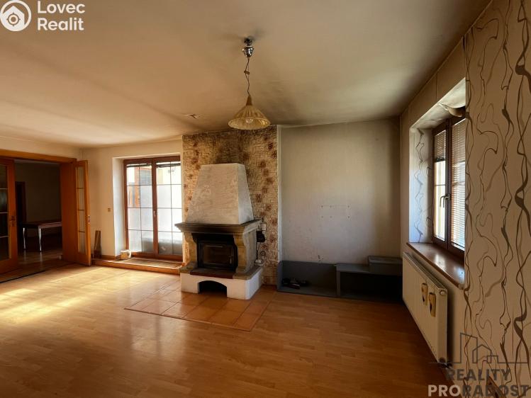 Prodej rodinného domu Podhradní Lhota č. 2