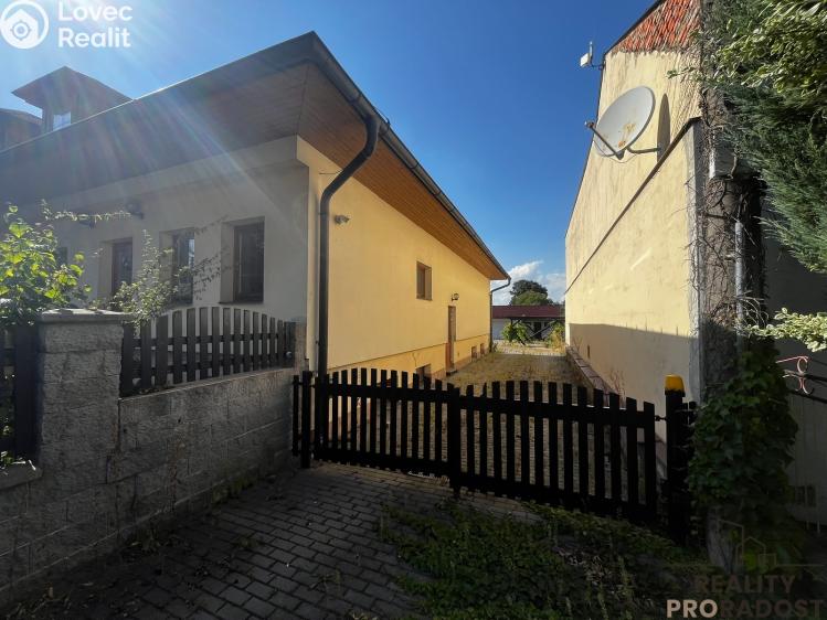 Prodej rodinného domu Podhradní Lhota č. 4