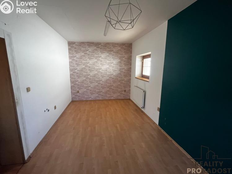 Prodej rodinného domu Podhradní Lhota č. 10