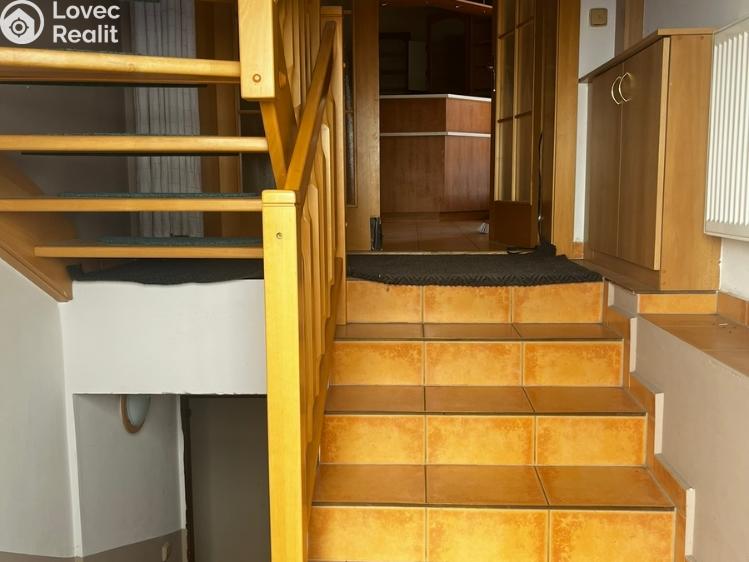 Prodej rodinného domu Podhradní Lhota č. 11