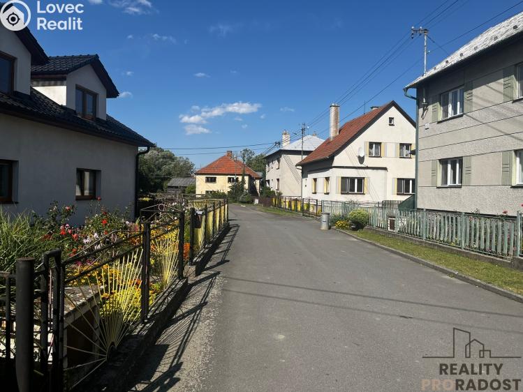 Prodej rodinného domu Podhradní Lhota č. 12