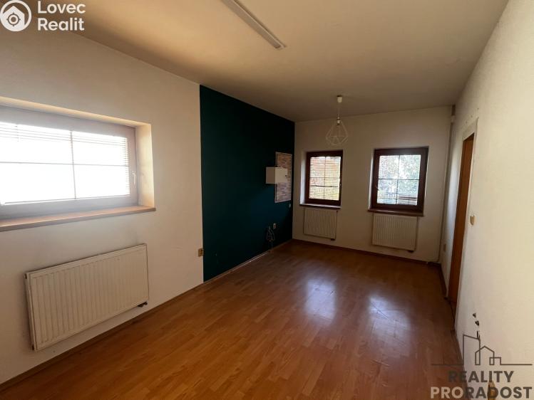 Prodej rodinného domu Podhradní Lhota č. 13