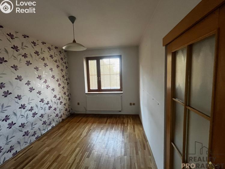 Prodej rodinného domu Podhradní Lhota č. 32