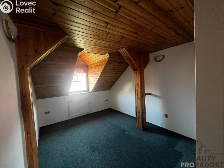 Prodej rodinného domu Podhradní Lhota č. 34