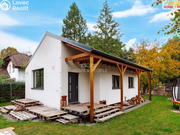 Prodej chaty Káraný, B. Němcové č. 1