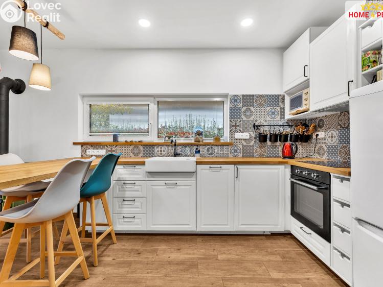 Prodej rodinného domu Káraný, B. Němcové č. 1