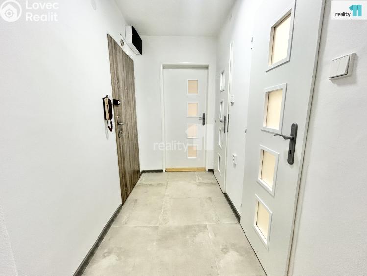 Pronájem bytu 4+1 Praha 12, U zastávky č. 6