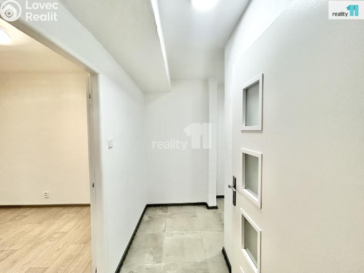 Pronájem bytu 4+1 Praha 12, U zastávky č. 9