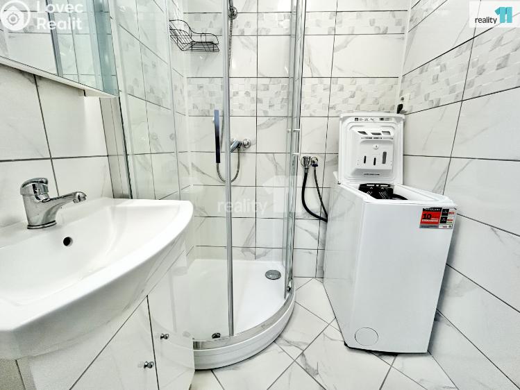 Pronájem bytu 4+1 Praha 12, U zastávky č. 10