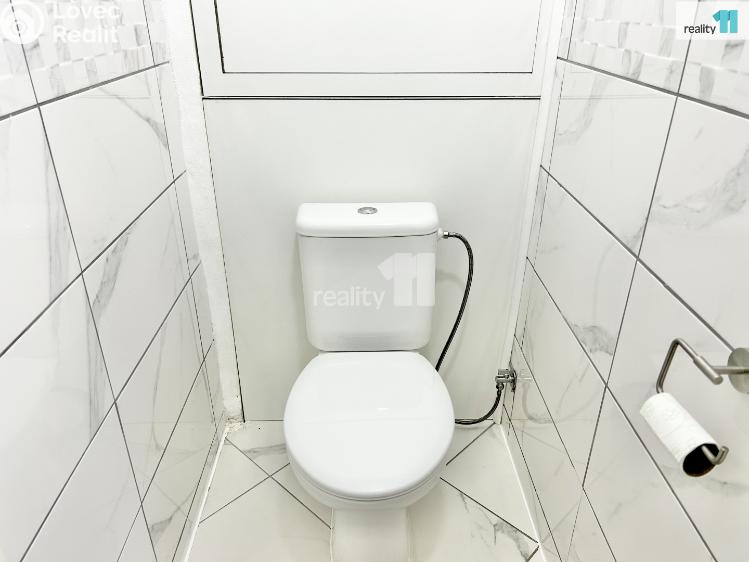 Pronájem bytu 4+1 Praha 12, U zastávky č. 11