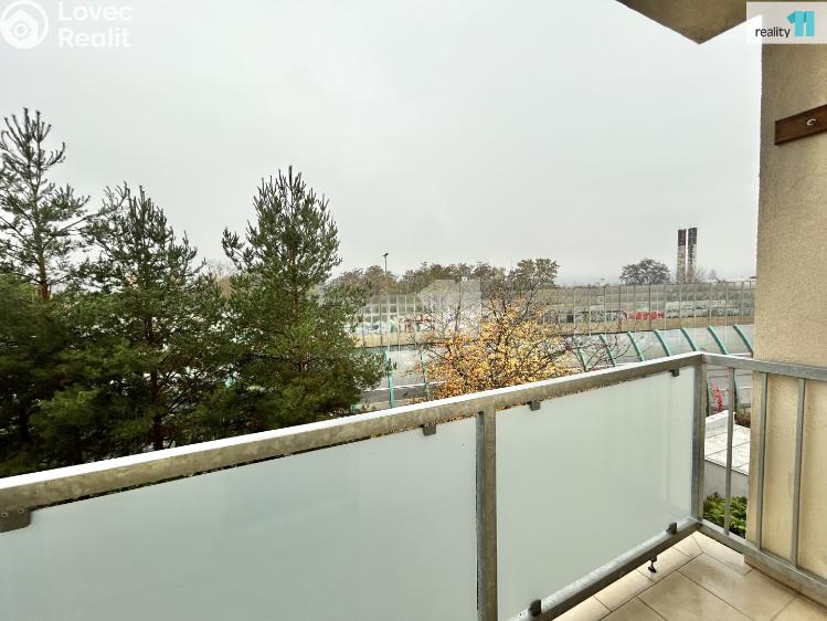 Pronájem bytu 4+1 Praha 12, U zastávky č. 15