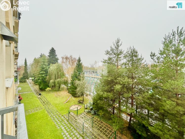 Pronájem bytu 4+1 Praha 12, U zastávky č. 16