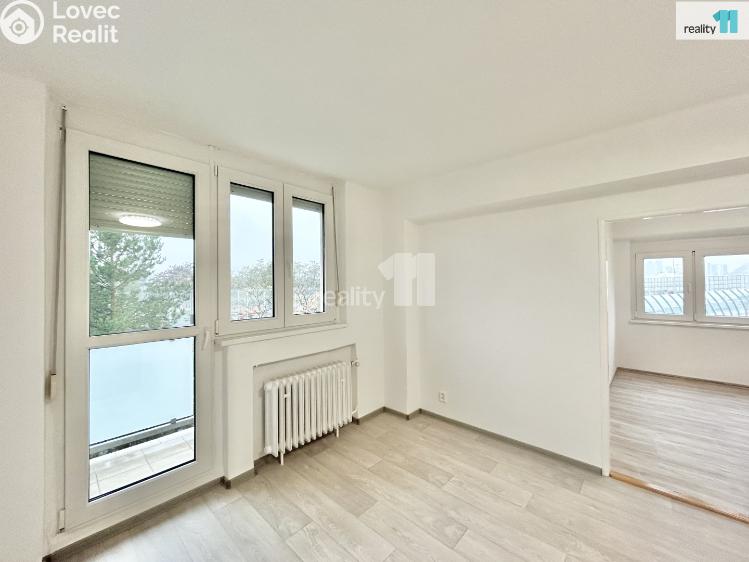 Pronájem bytu 4+1 Praha 12, U zastávky č. 17