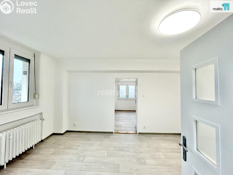 Pronájem bytu 4+1 Praha 12, U zastávky č. 18