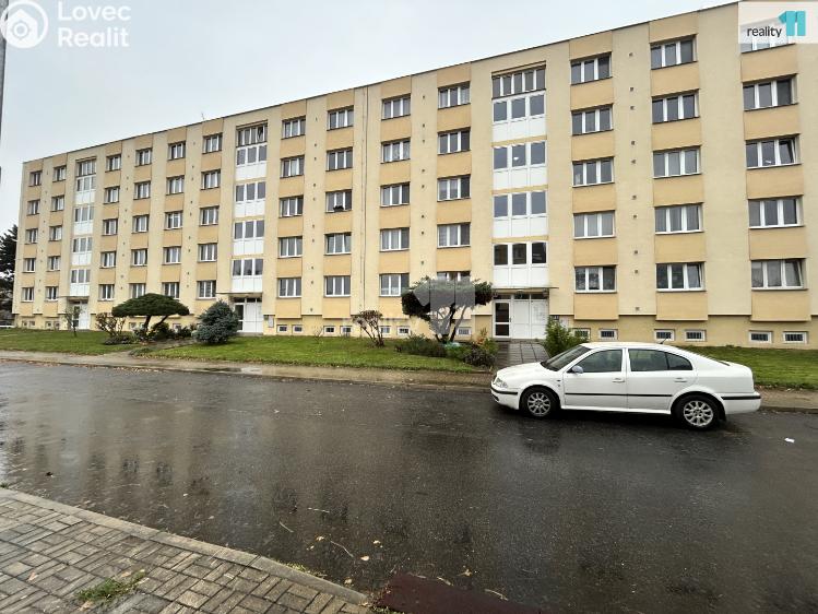 Pronájem bytu 4+1 Praha 12, U zastávky č. 20