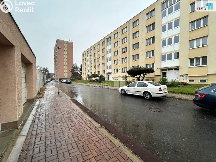 Pronájem bytu 4+1 Praha 12, U zastávky č. 21