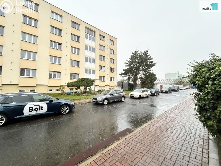 Pronájem bytu 4+1 Praha 12, U zastávky č. 22