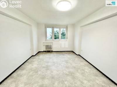 Rent apartment 4+1 Praha 12, U zastávky č. 1