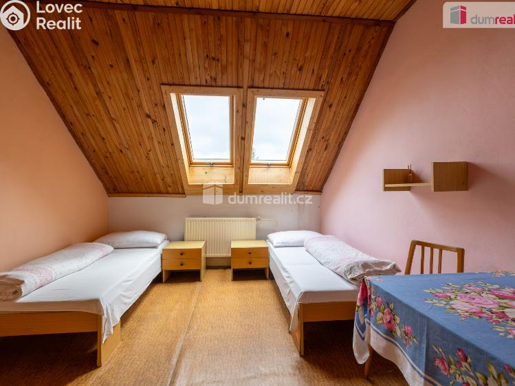 Prodej rybníku Valeč č. 27